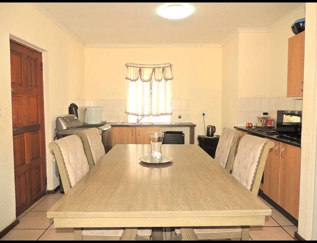 2 BEDROOM APARTMENT FOR SALE IN WILLOWBROOK